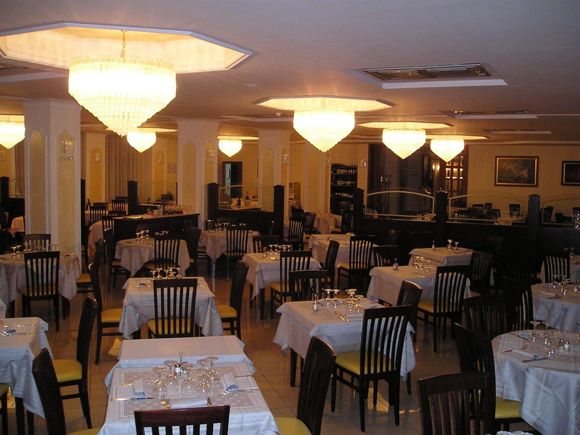 Valdenza Hotel Campegine Luaran gambar