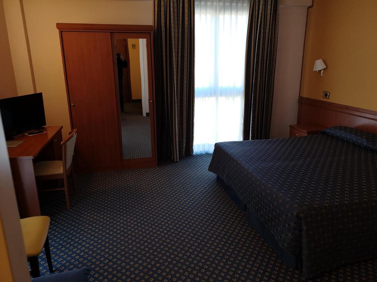 Valdenza Hotel Campegine Luaran gambar