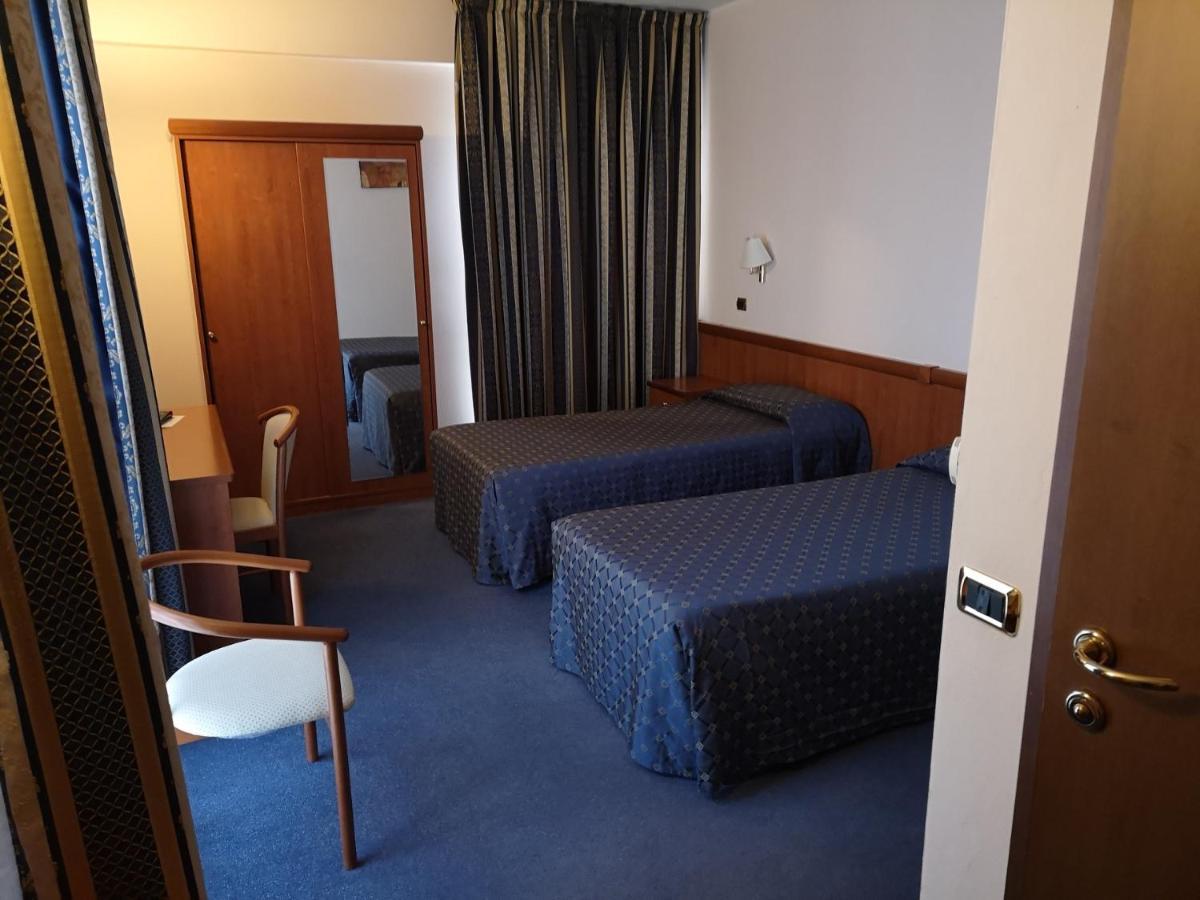 Valdenza Hotel Campegine Luaran gambar